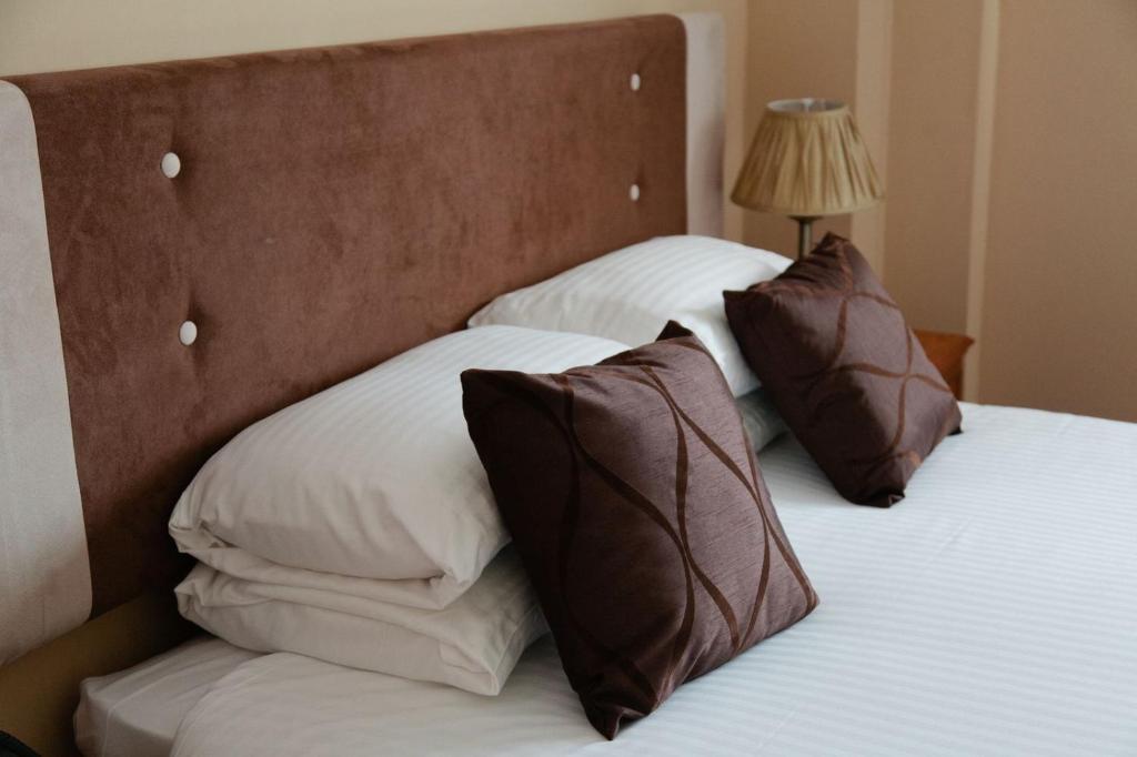 Caledonia Hotel Рисайт Стая снимка