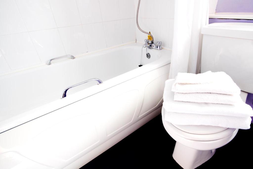 Caledonia Hotel Рисайт Стая снимка